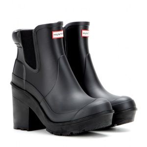 ISO THESE HUNTER BOOTS!
